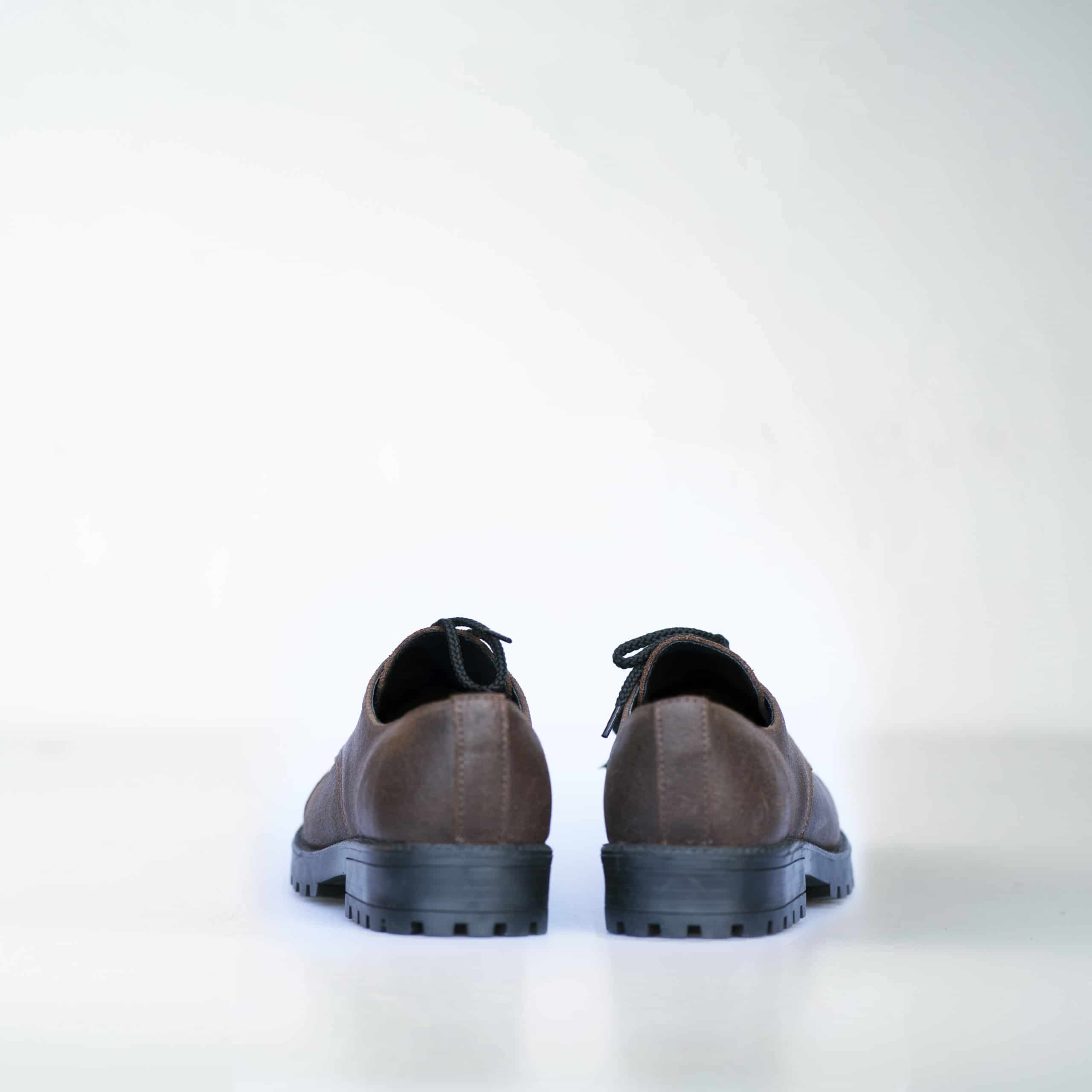 Chaussures OmaKing en cuir marron foncé, vue trois quarts