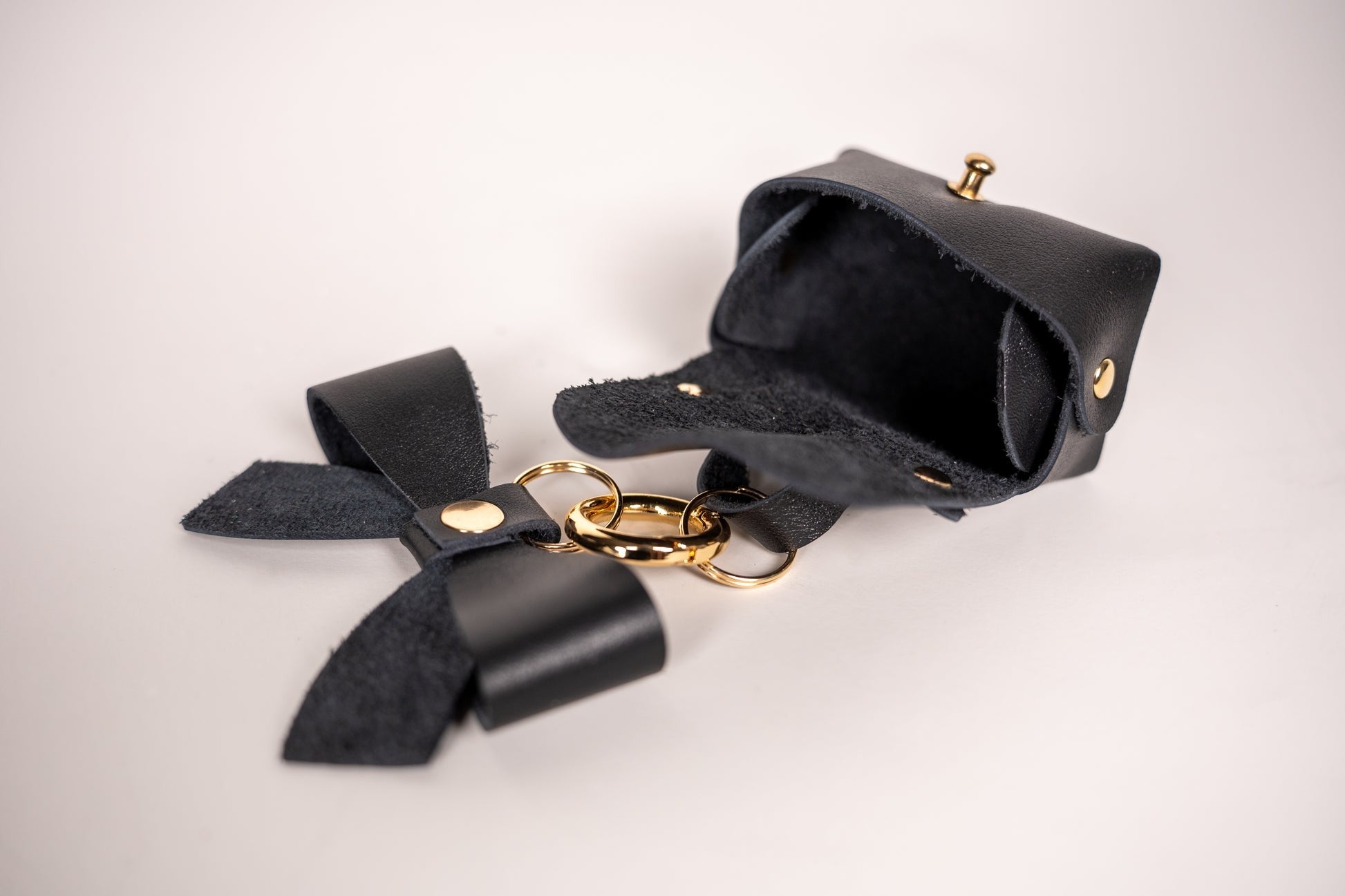 Ensemble de mini breloques pour sac en cuir noir, vue 10