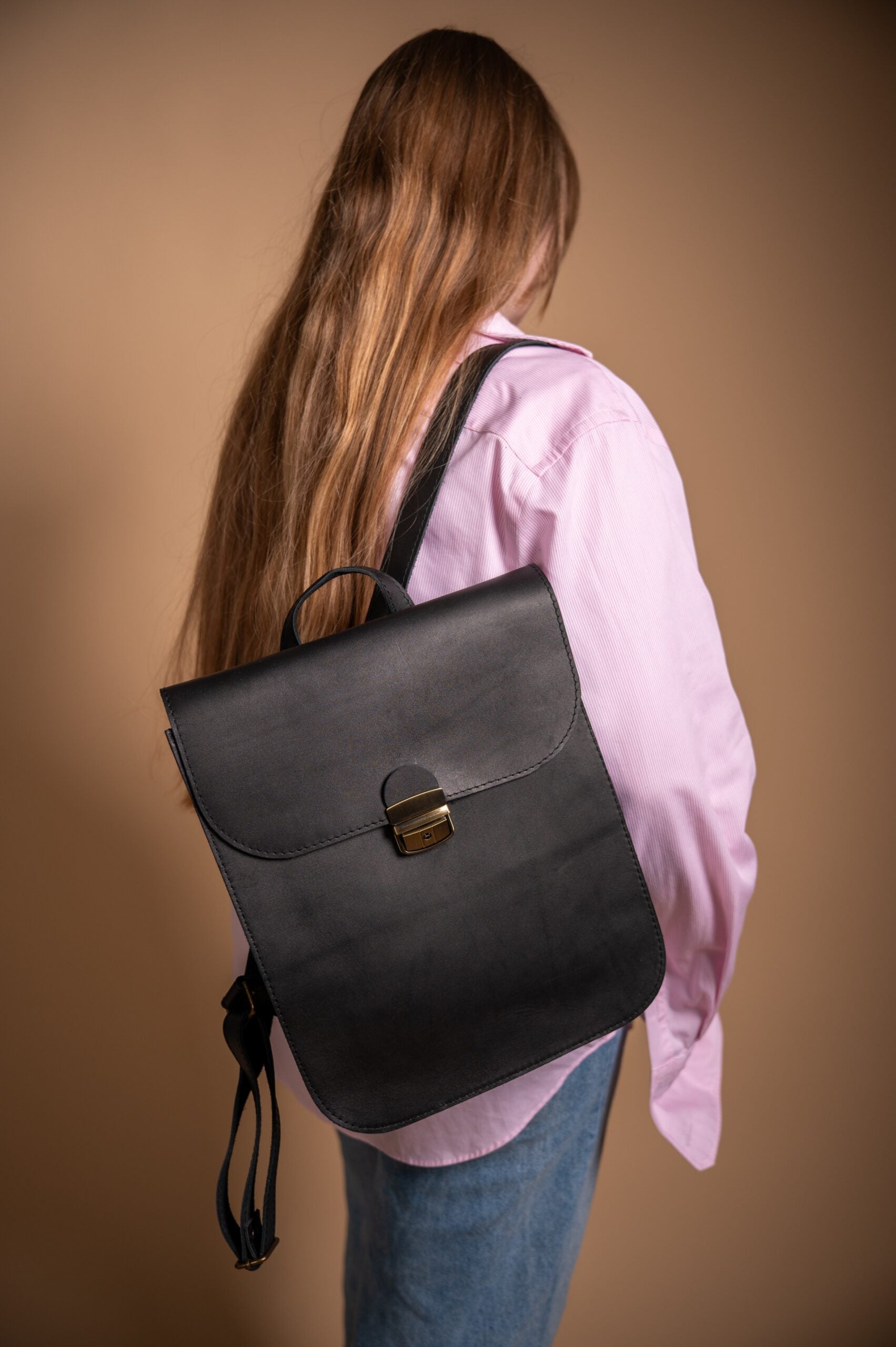 Sac à dos selle en cuir naturel noir, vue alternative