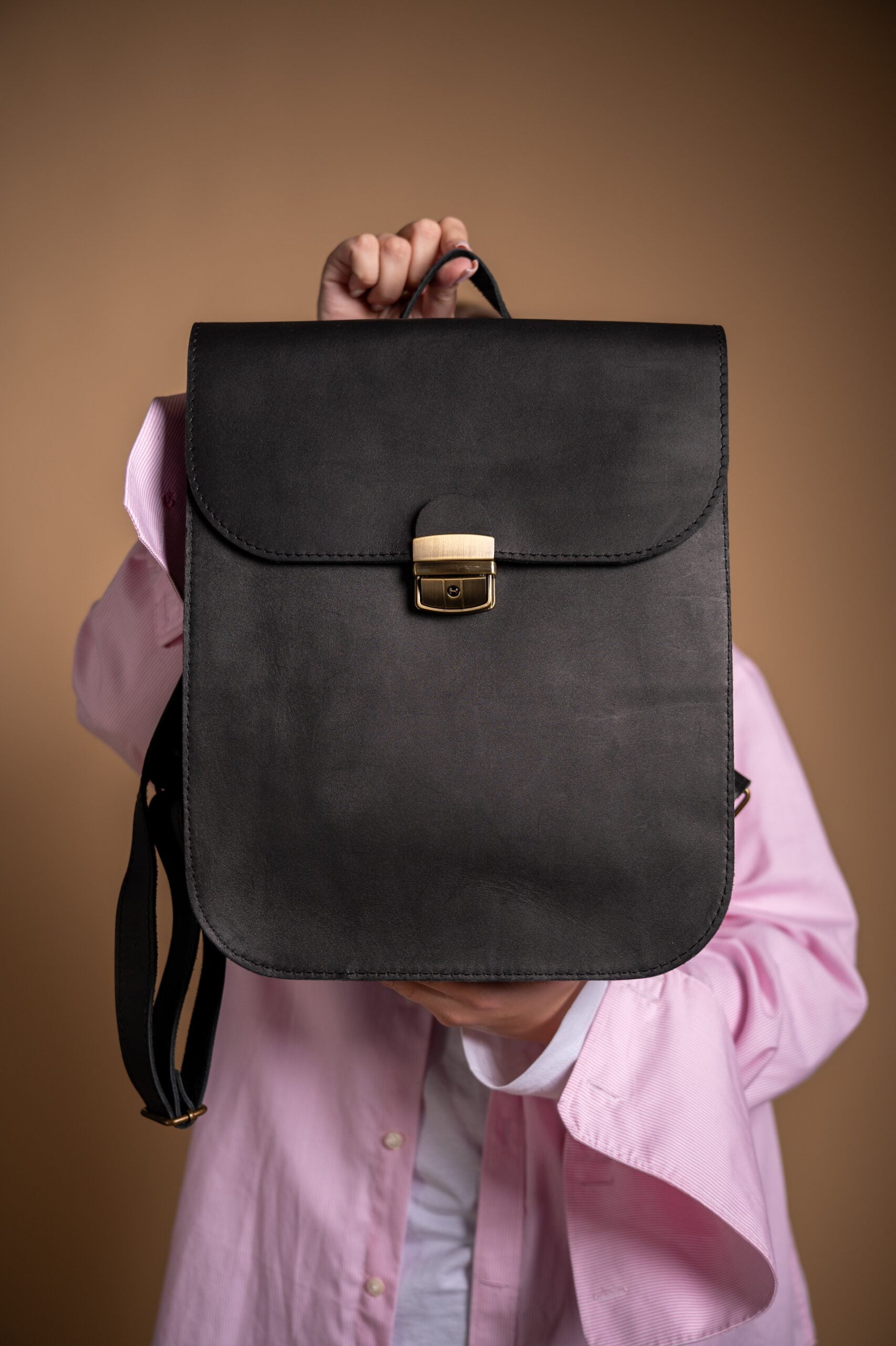 Sac à dos selle en cuir naturel noir, vue finale