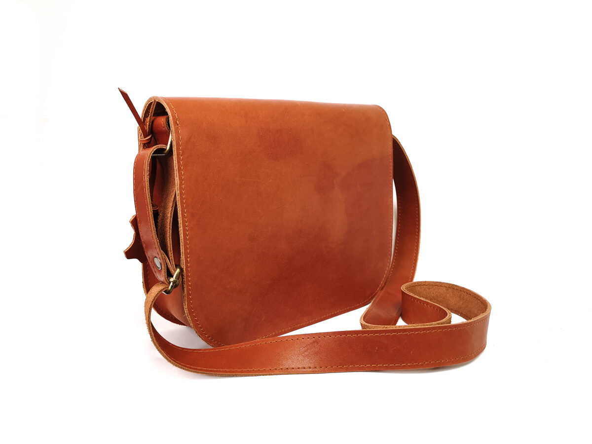 Sac selle grand format en cuir naturel marron clair, vue produit