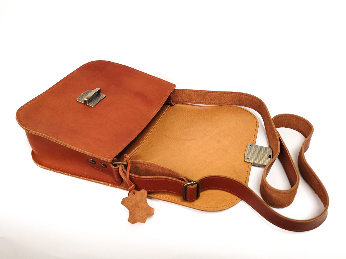 Sac selle grand format en cuir naturel marron clair, vue alternative