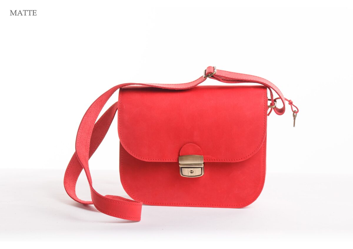 Sac selle grand format en cuir naturel rouge, vue produit alternative