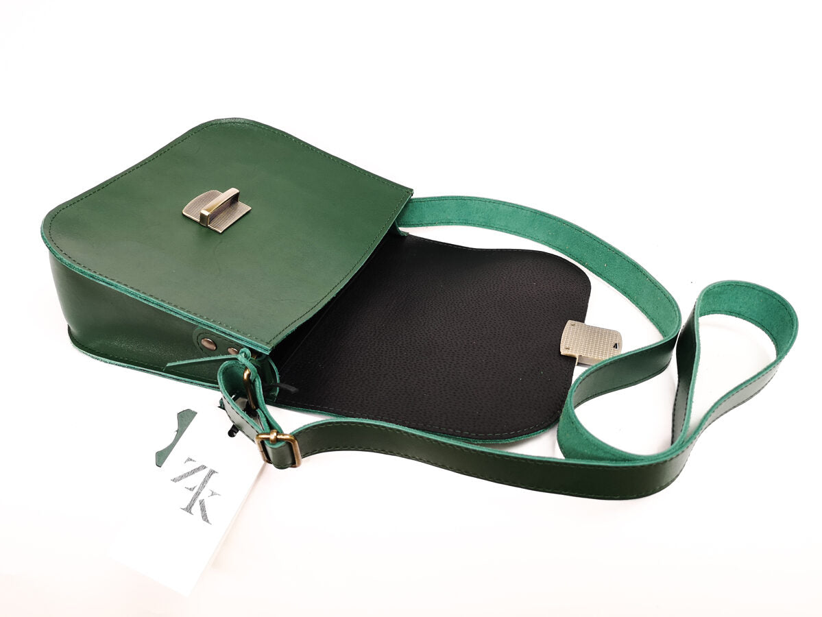 Sac selle grand format en cuir naturel vert, vue verticale