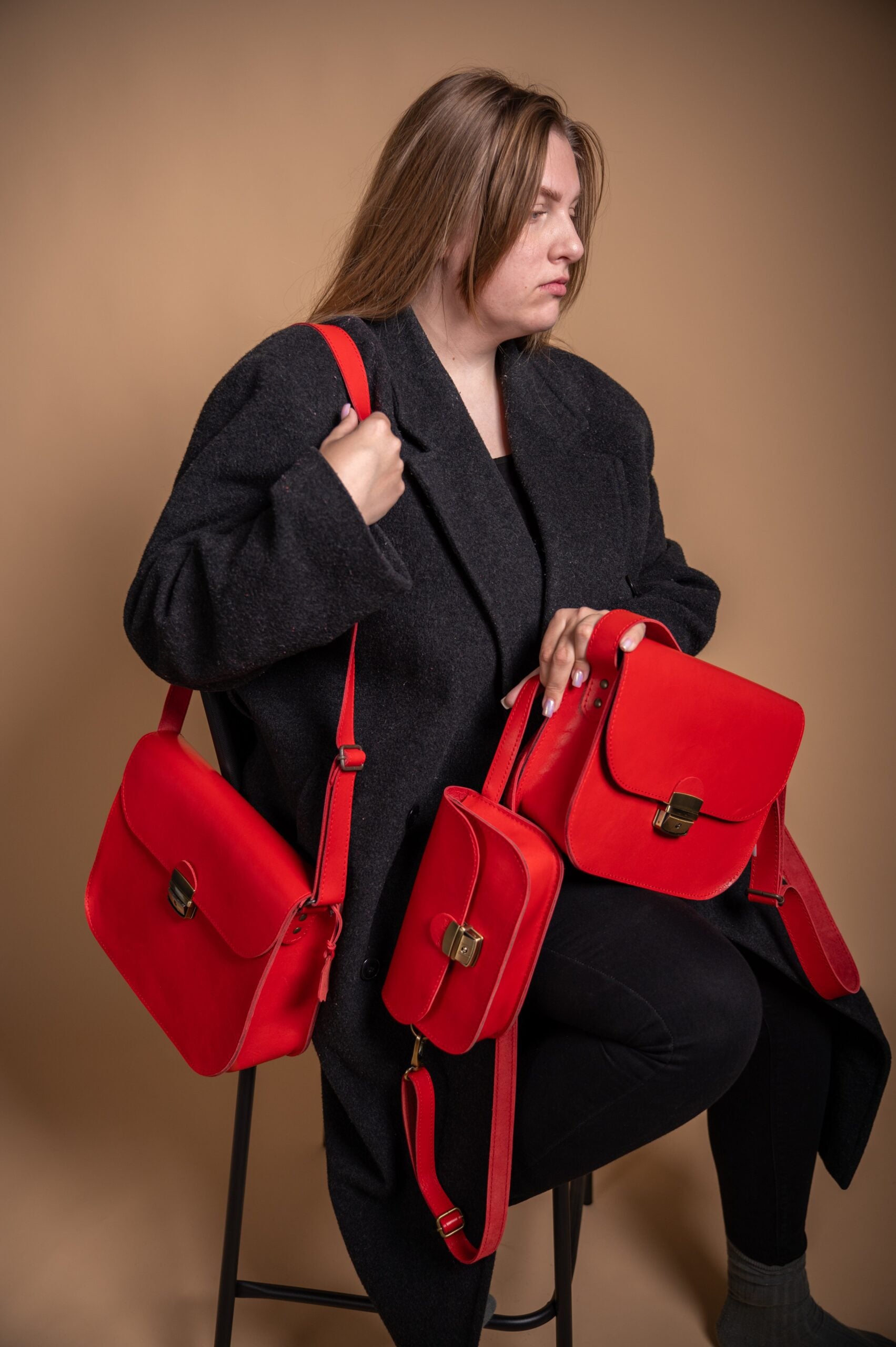 Sac selle mini en cuir naturel rouge, vue détaillée