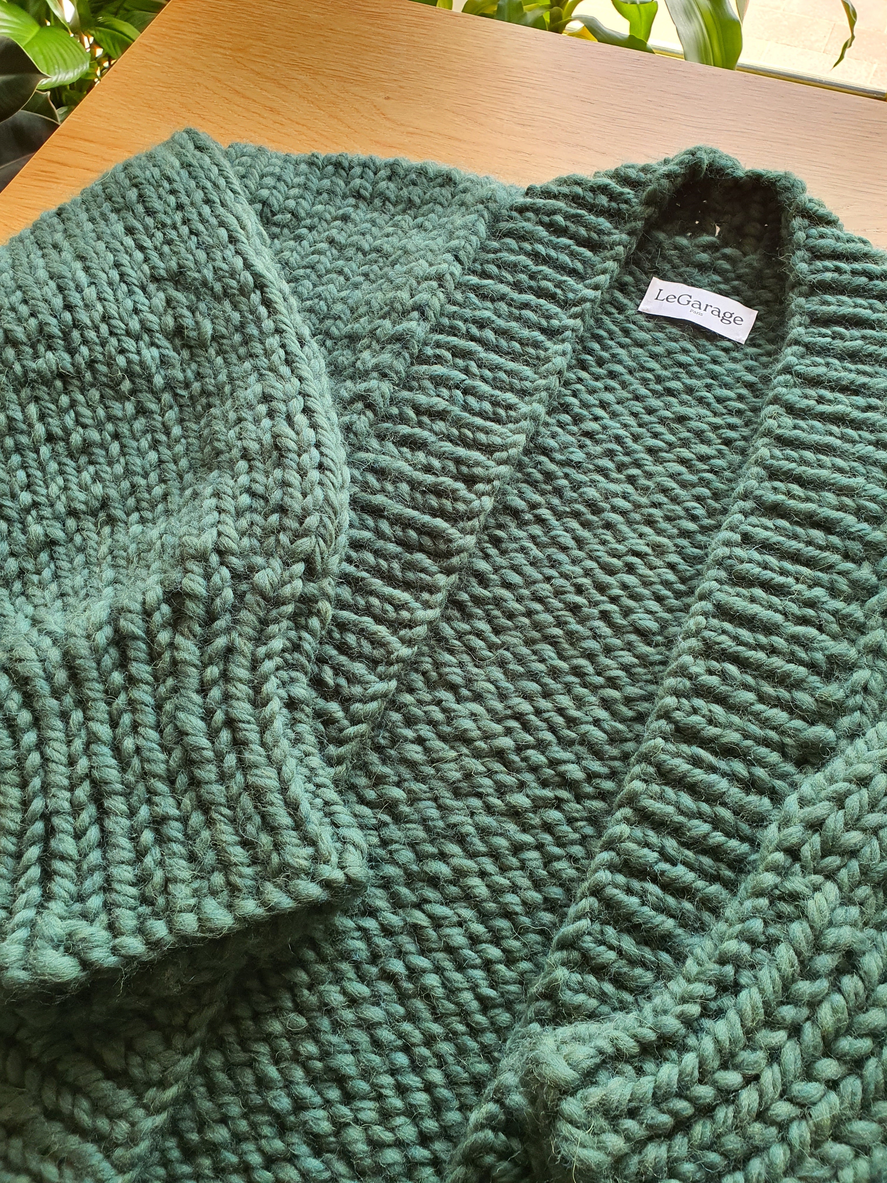 Fassi De Souza pour Le Cardigan N°15 vert forêt