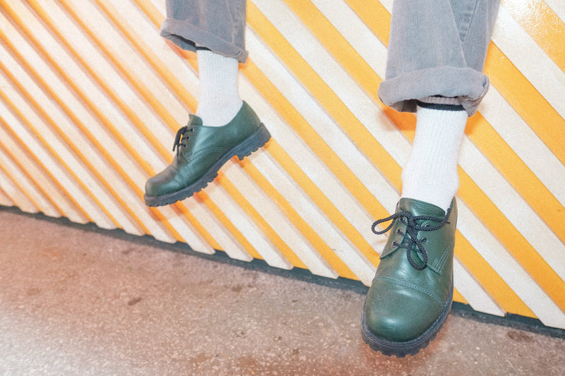 Derbies chaussures unisexes en cuir véritable vert sapin, gros plan semelle et rebord