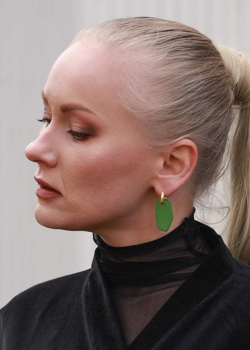 Boucles d'oreilles modèle Mix and Match plaques, vue éditoriale finale