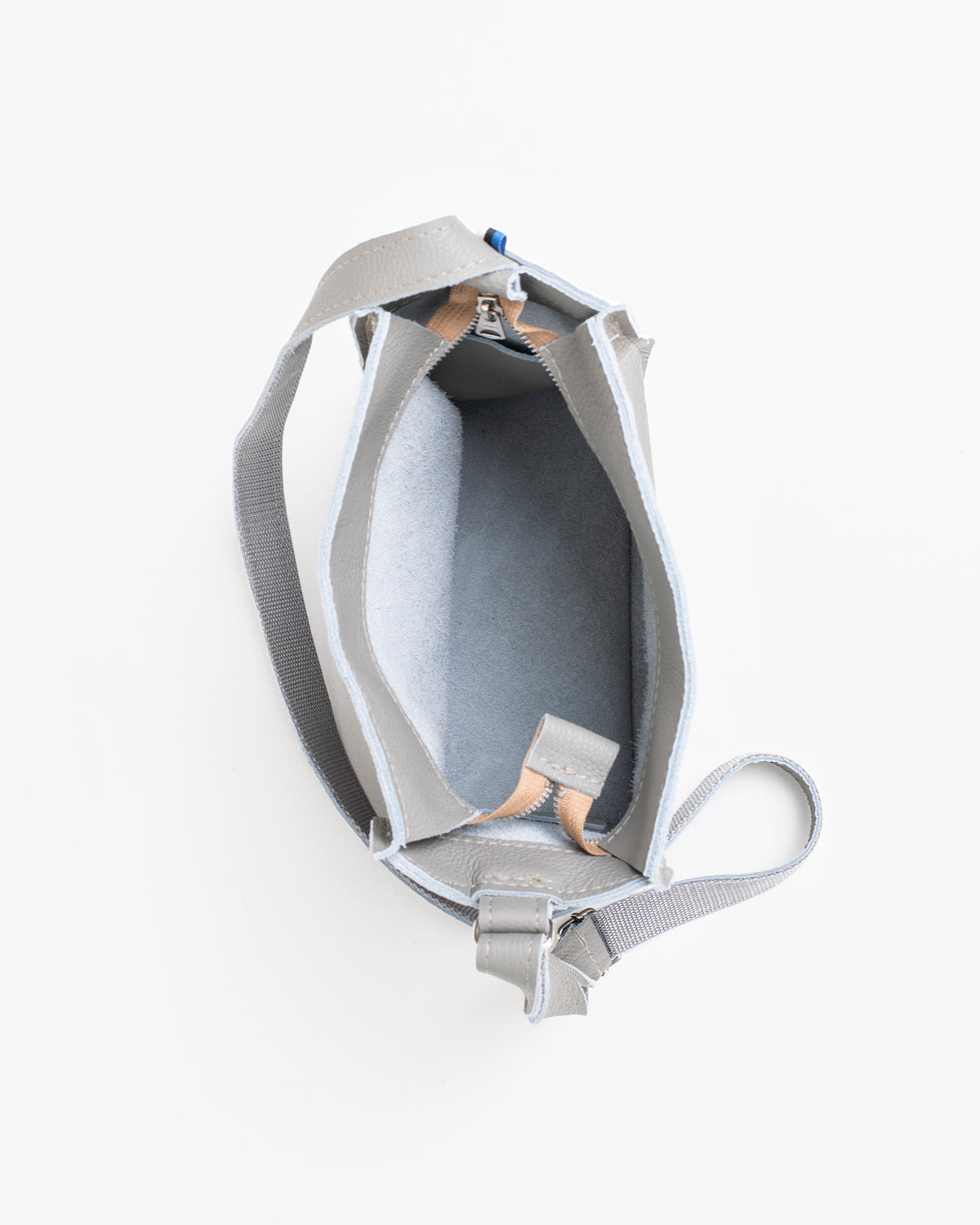 Sac à bandoulière en cuir Folk 1 gris clair - Trendbag