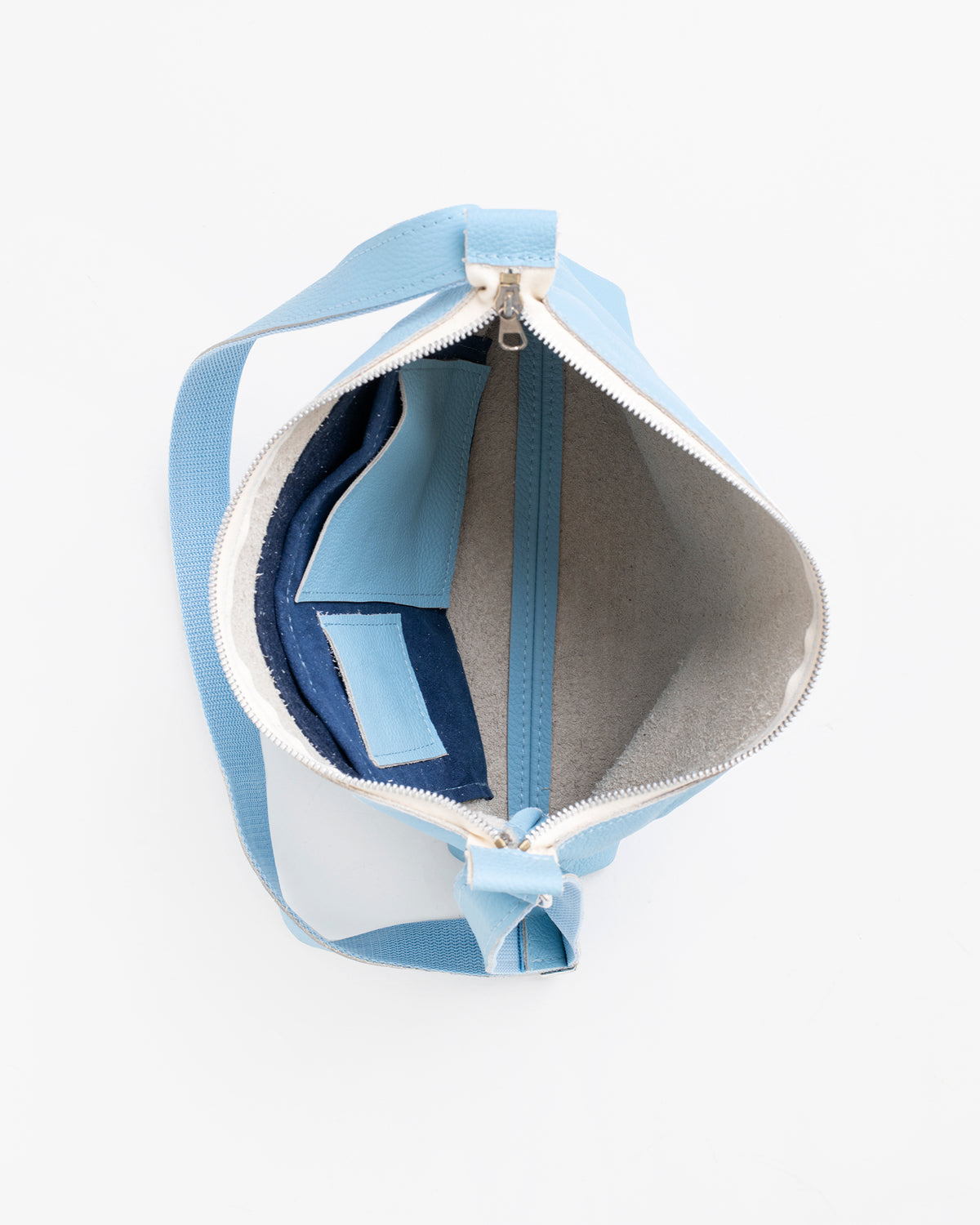 Sac à bandoulière en cuir Anet L bleu clair - Trendbag