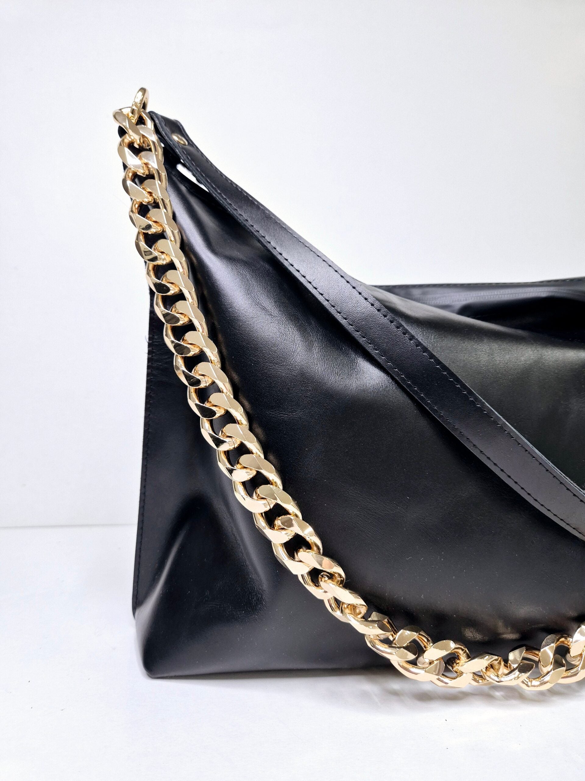 Sac à main hobo en cuir noir, grand modèle, chaîne personnalisable, vue 3