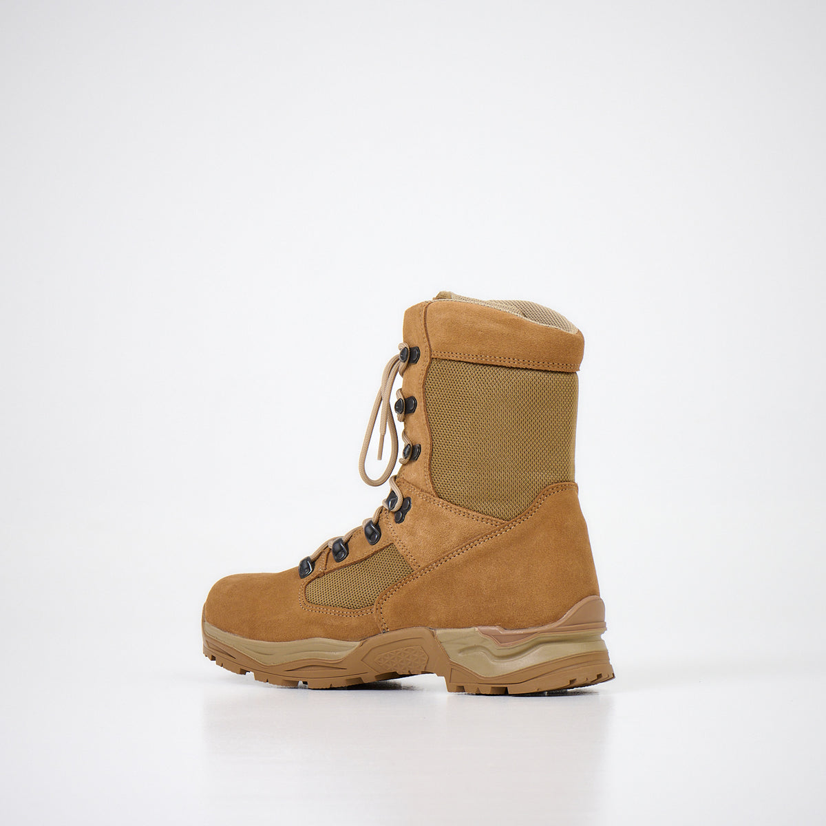 Combat boots OmaKing 583 355 500 style armée lettone, vue de profil