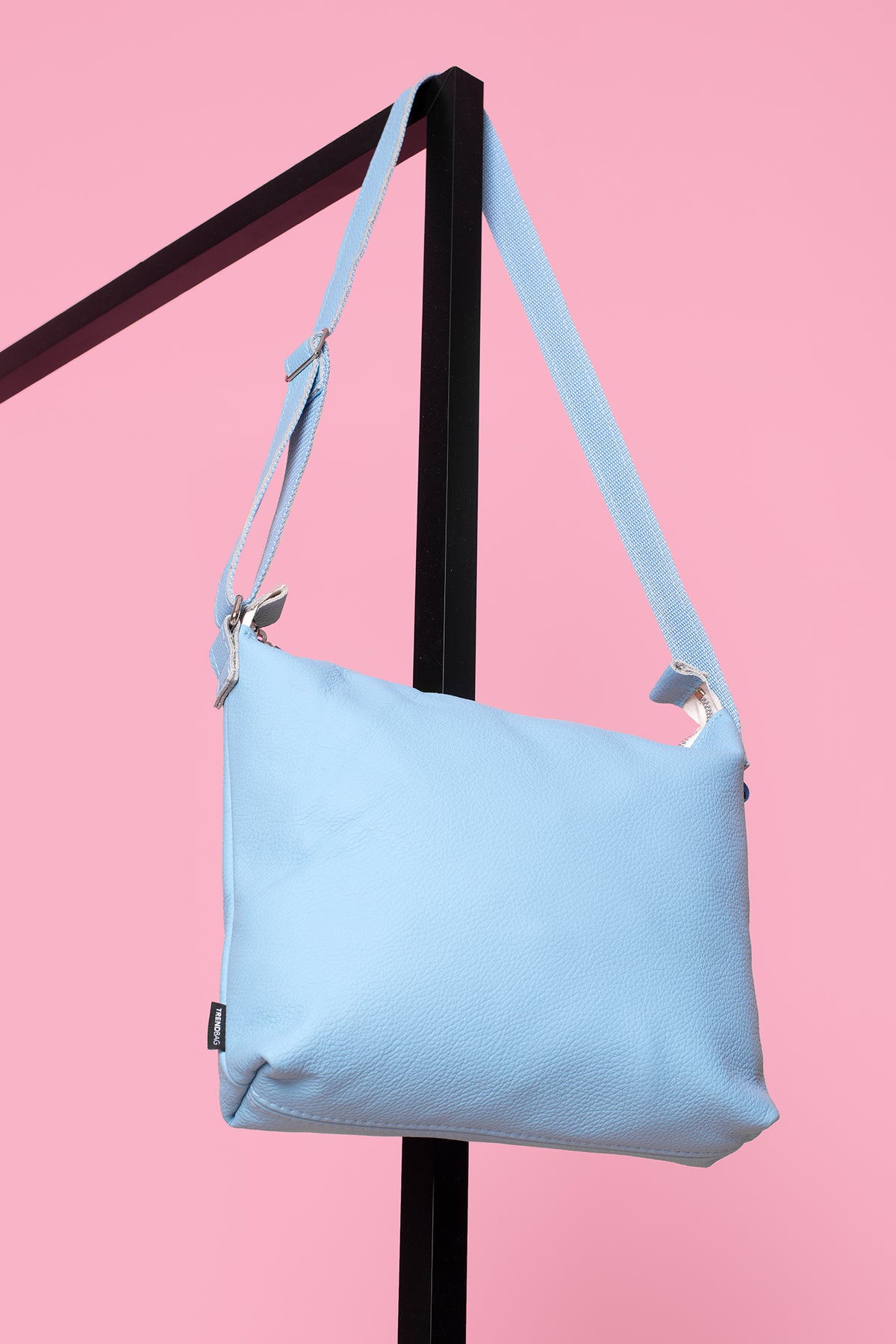 Sac à bandoulière en cuir Anet L bleu clair - Trendbag