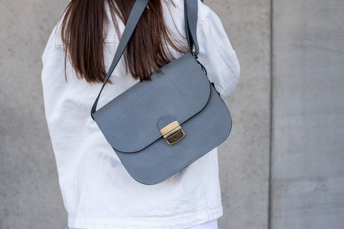 Sac selle en cuir naturel gris, modèle L
