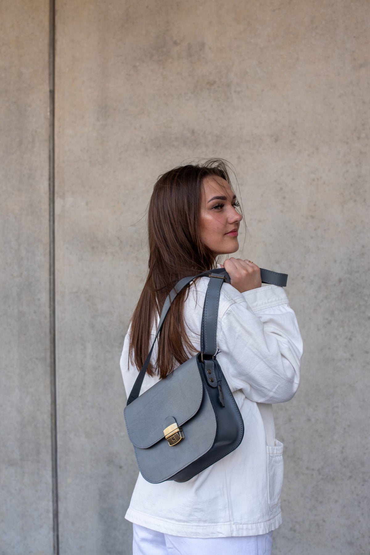 Sac selle en cuir naturel gris, modèle L, vue 2