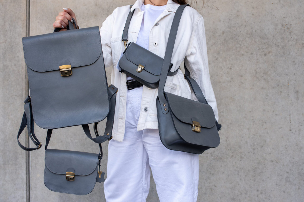 Sac selle en cuir naturel gris, modèle M, vue 4