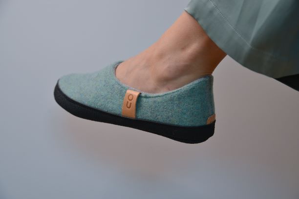 Chaussons en feutre de laine vert menthe - TOKU Budapest, photo 2