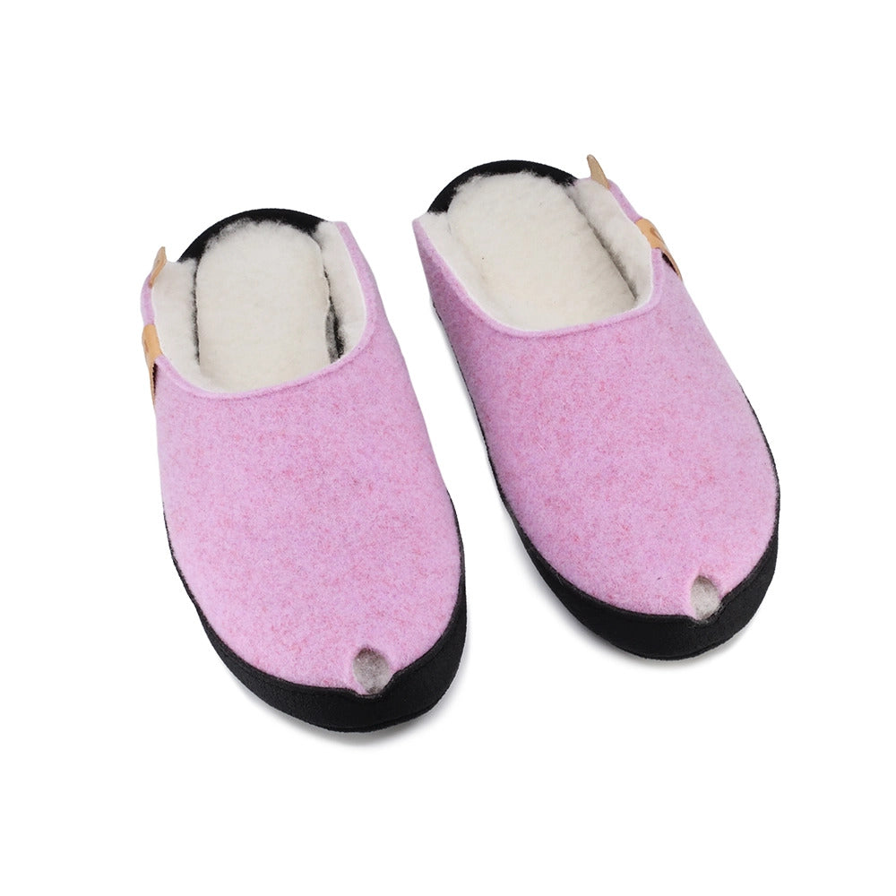 Chaussons en laine d'agneau rose clair - TOKU Brussels, photo 1