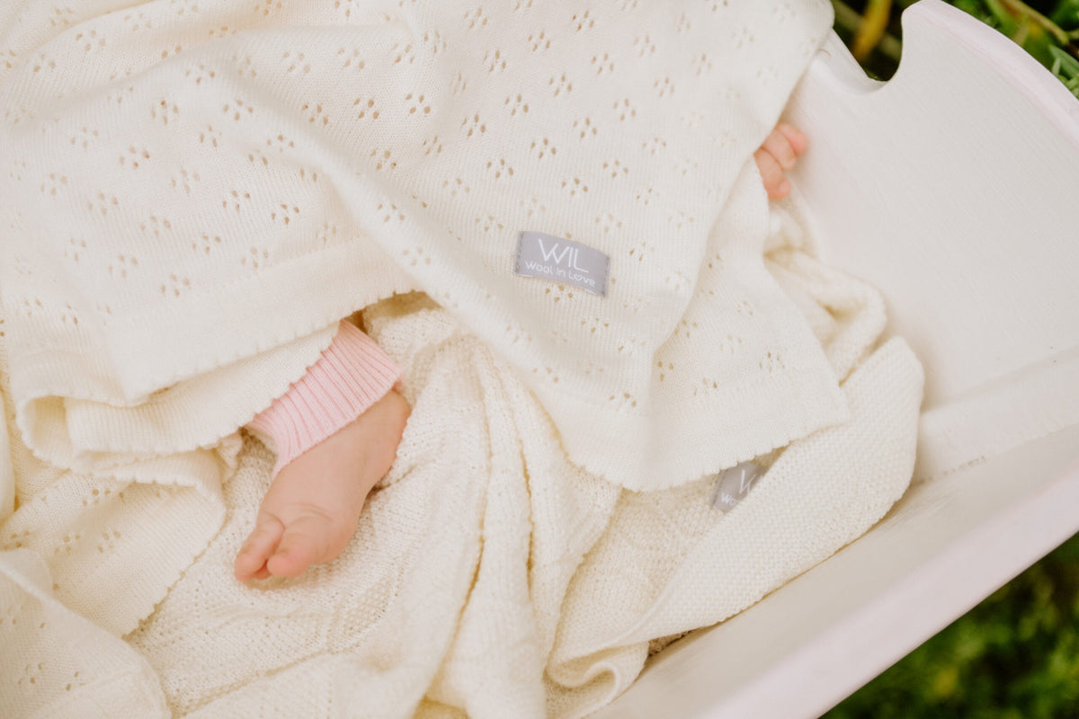 Coffret naissance LOVE, couverture, combinaison et bonnet, Wool In Love