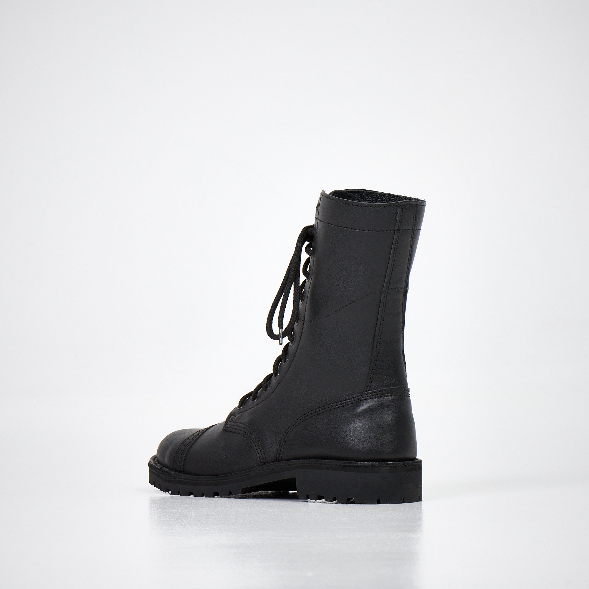 Bottines en cuir noir fait main, détail des coutures