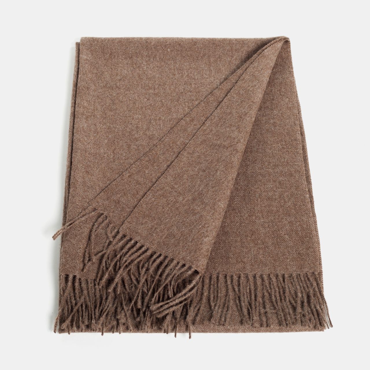 Châle maxi en alpaga bébé cacao à franges, vue drapée
