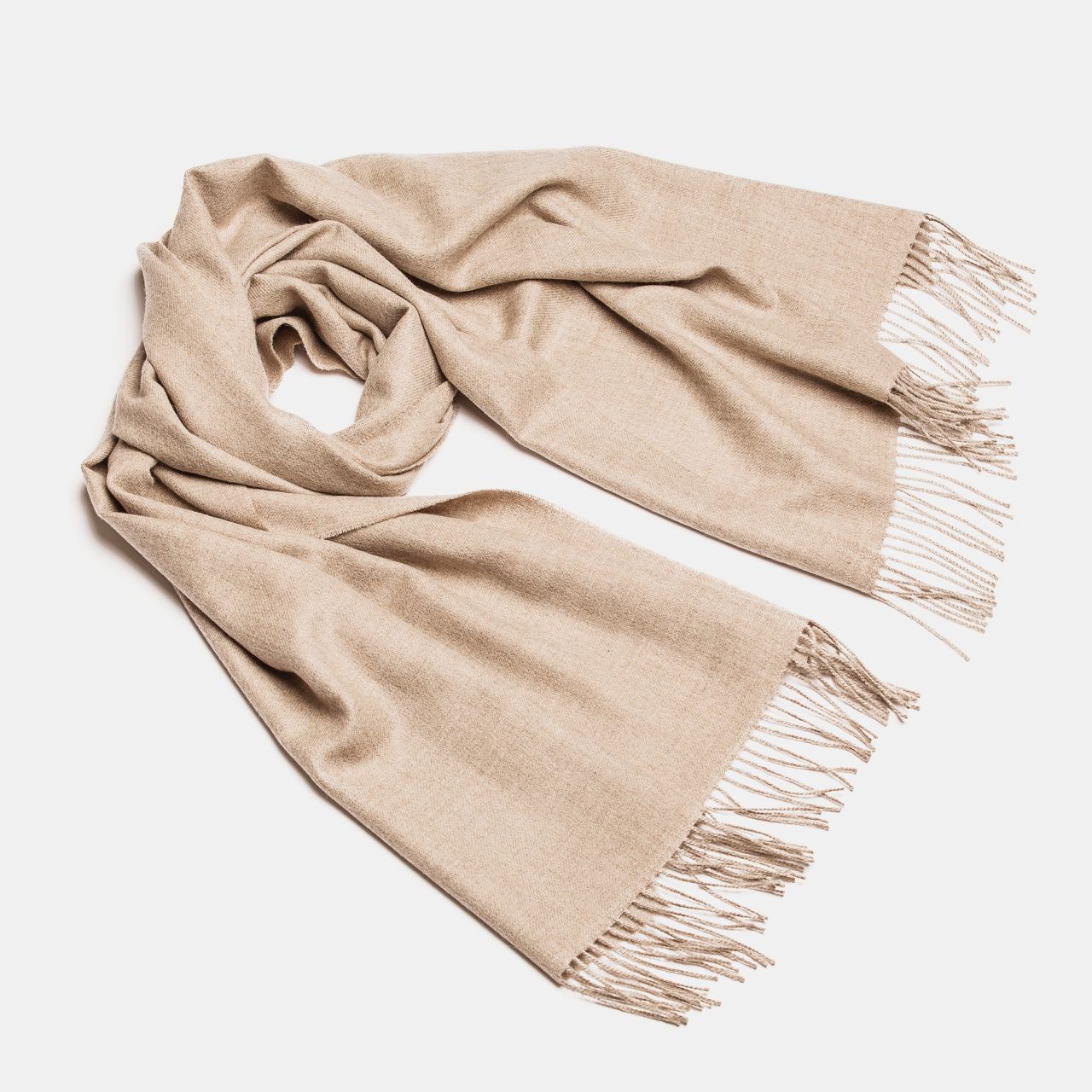 Châle maxi en alpaga bébé café au lait à franges, vue drapée