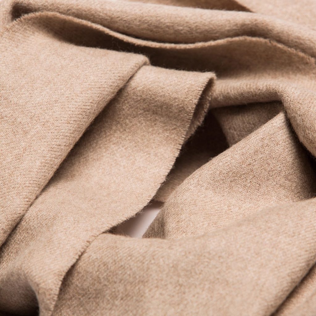 Écharpe en alpaga 200 cm coloris café au lait Alpaka, gros plan texture