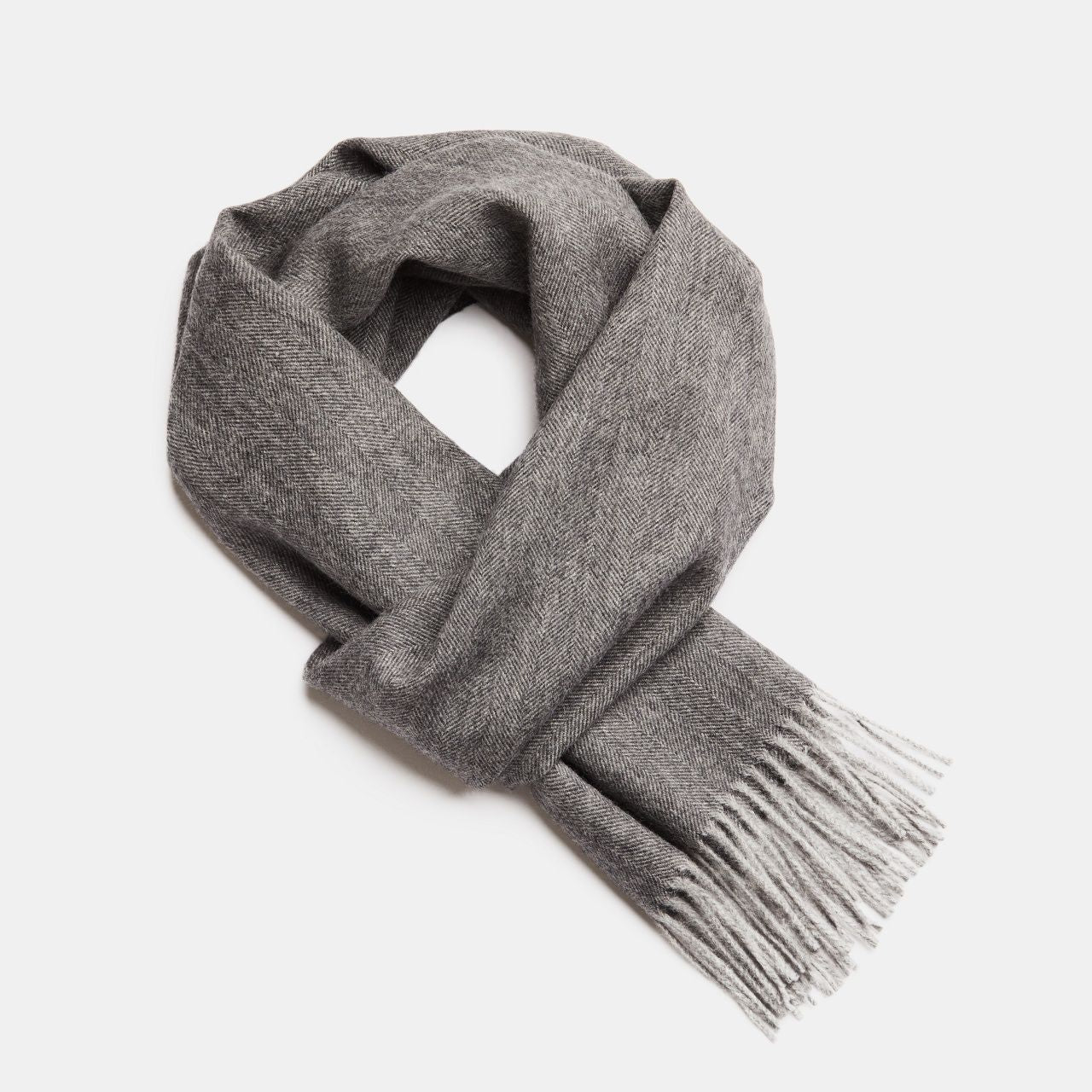 Écharpe en alpaga bébé motif chevrons charbon et argent, motif arête fond gris