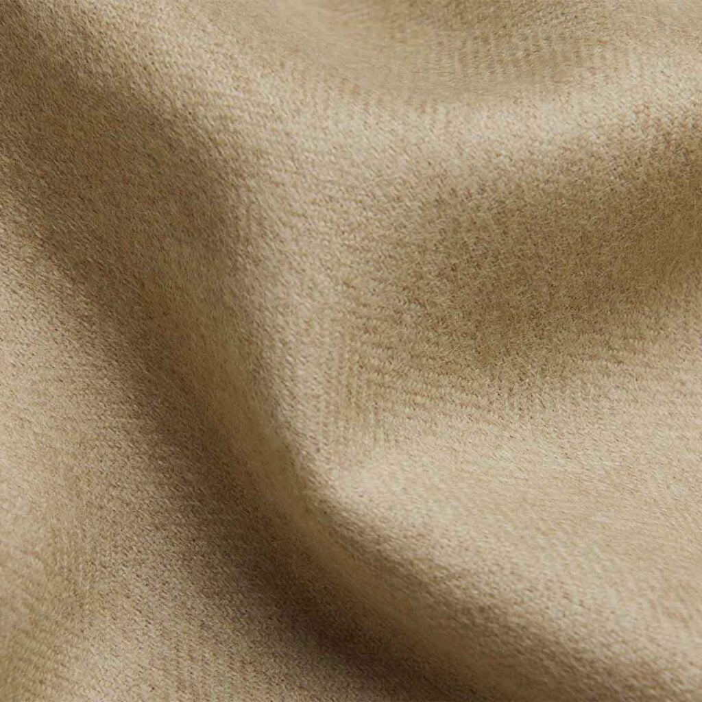 Écharpe en alpaga premium 200 cm motif chevrons musc vert et beige Alpaka, gros plan