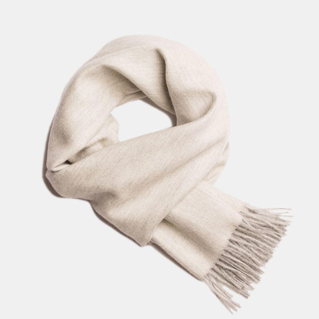 Écharpe en alpaga premium 200 cm motif chevrons blanc et argent Alpaka, vue produit