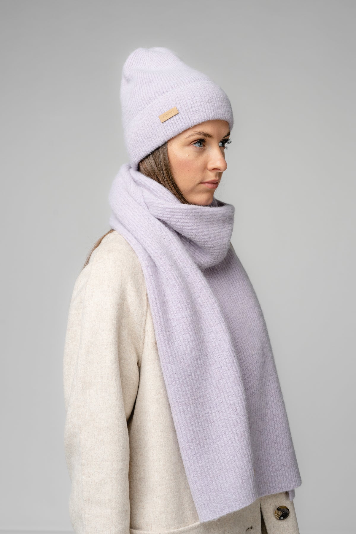 Set écharpe et bonnet en alpaga et mérinos blanc crème, styling complet