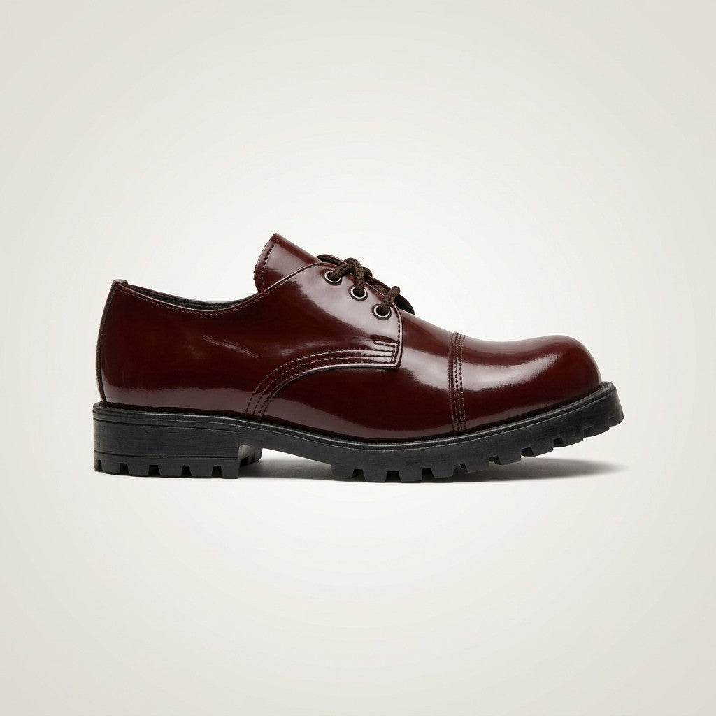Chaussures laquées couleur bordeaux, vue détaillée