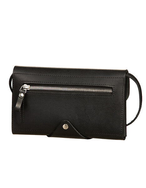 Dos de la pochette-portefeuille en cuir noir Stella Soomlais avec poche zippée et bouton pression nickel
