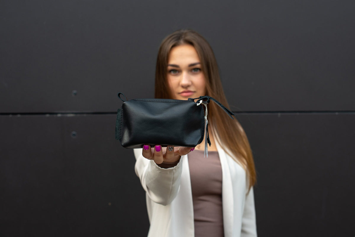 Trousse cosmétique en cuir noir, petit format, vue 2