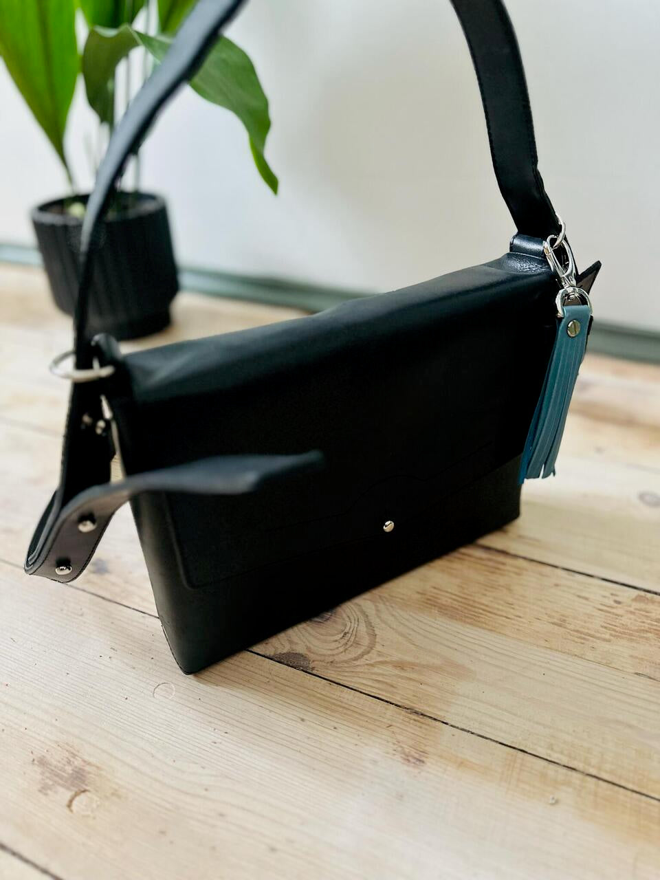 Sac bandoulière en cuir modèle KOKUKA grand format, vue alternative