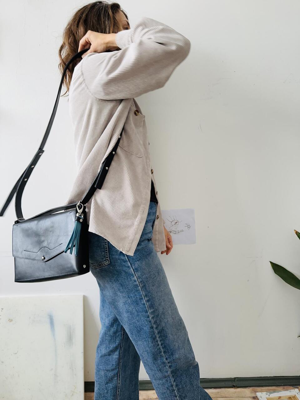Sac bandoulière en cuir modèle KOKUKA grand format, vue finale