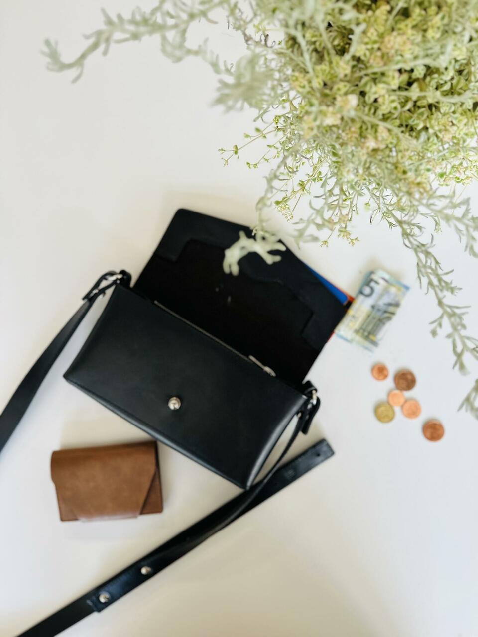 Sac bandoulière en cuir modèle KOKUKA petite taille, vue produit principale