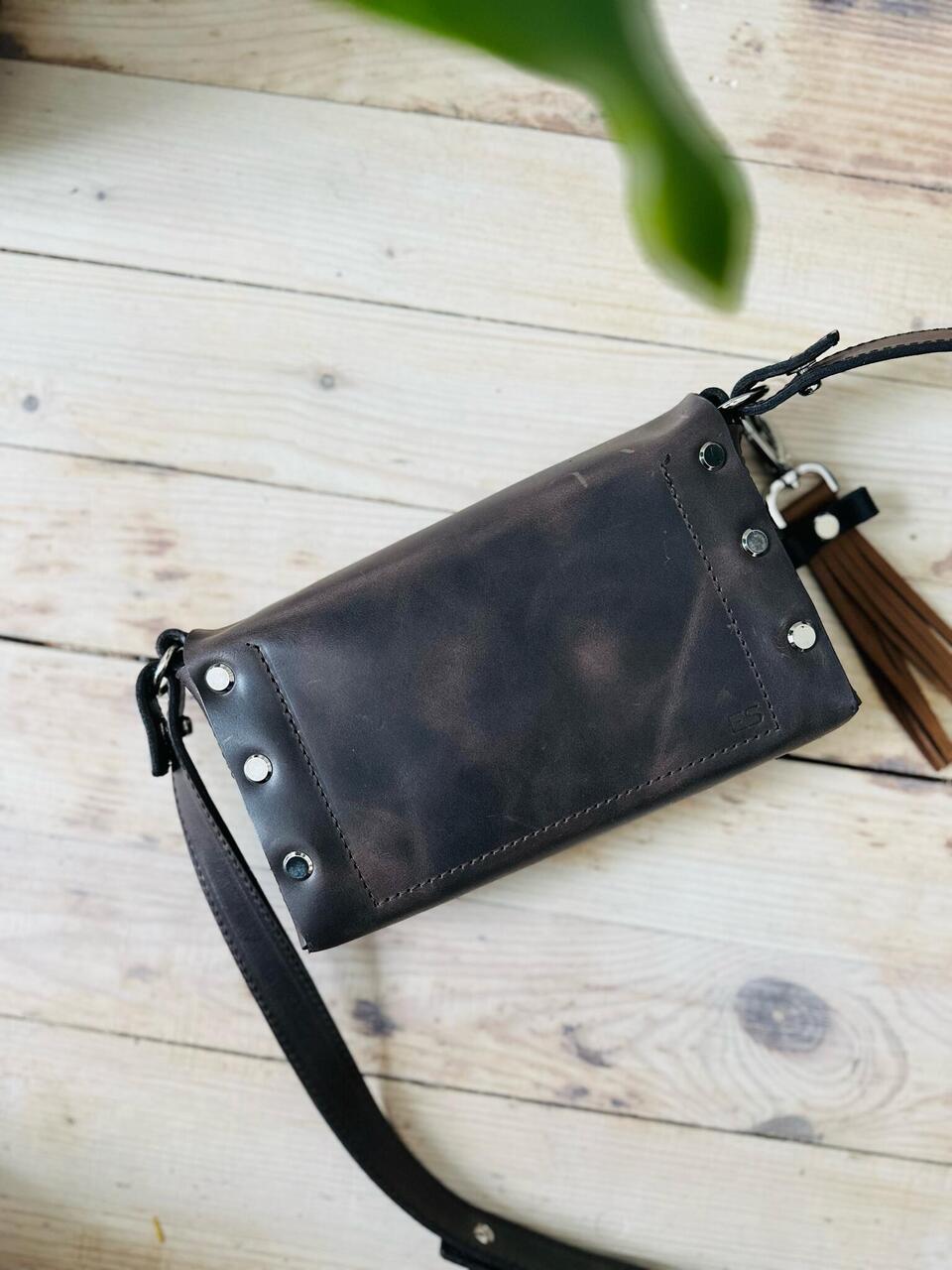Sac bandoulière en cuir modèle KOKUKA petite taille, vue détaillée