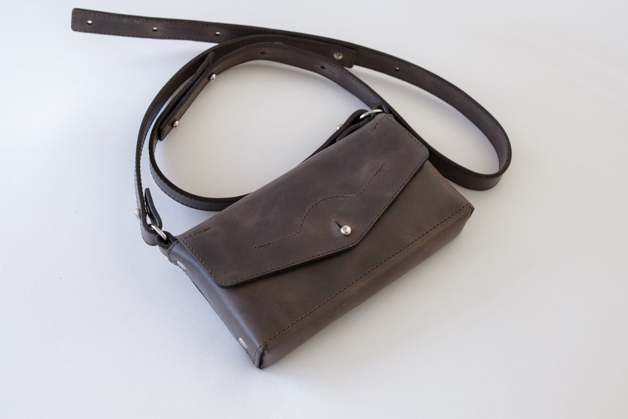 Sac bandoulière en cuir modèle KOKUKA petite taille, vue verticale
