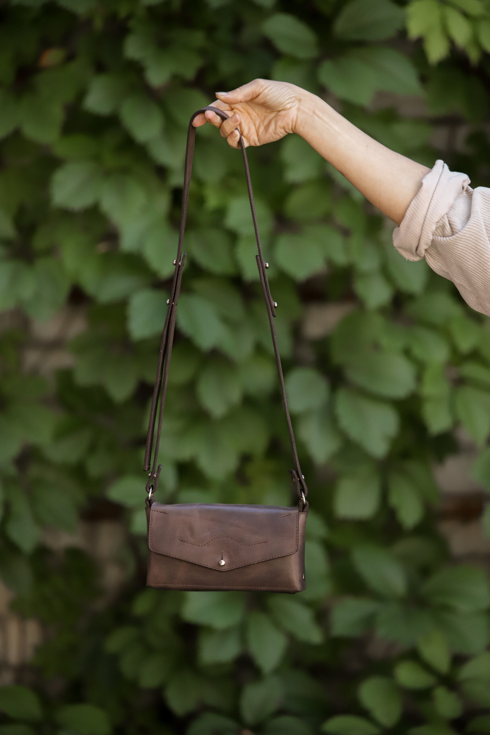 Sac bandoulière en cuir modèle KOKUKA petite taille, vue horizontale