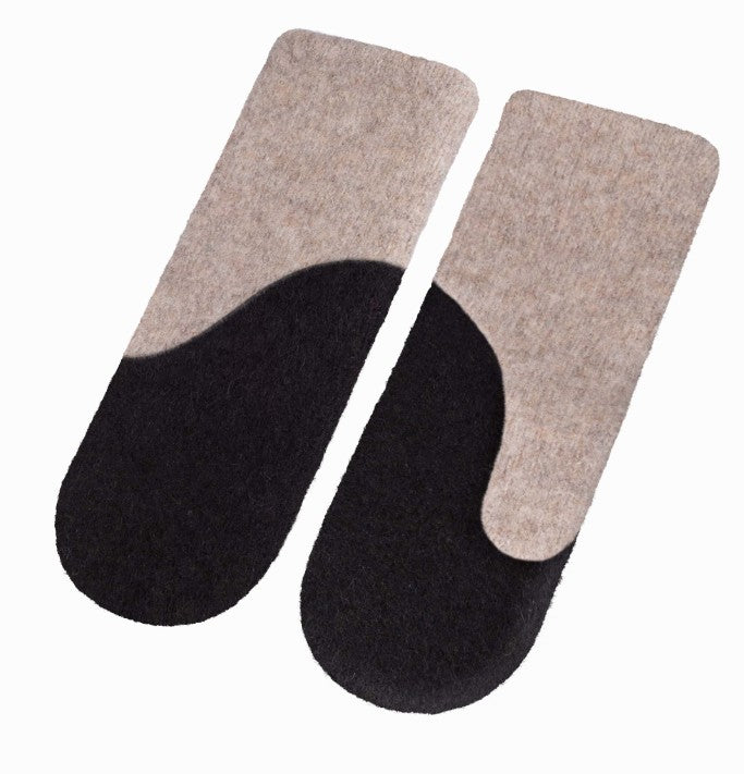Moufles HERTTA en laine feutrée beige et noir, vue détaillée