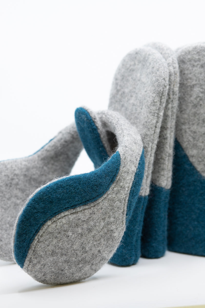 Cache-oreilles HERTTA en laine feutrée gris clair et aigue-marine, vue finale