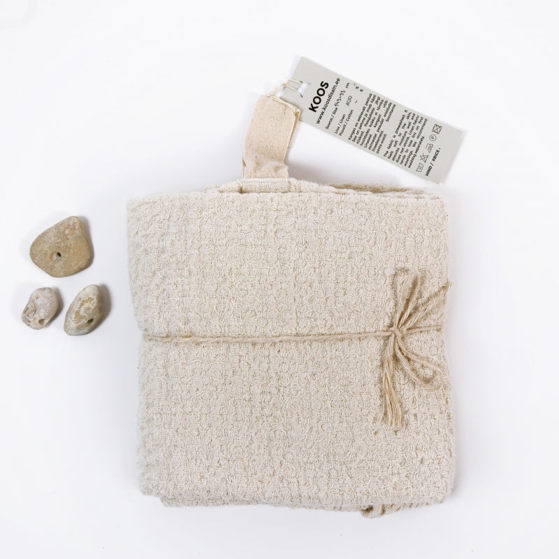 Grande serviette en lin blanc texturé KOOS, motif nid d'abeille