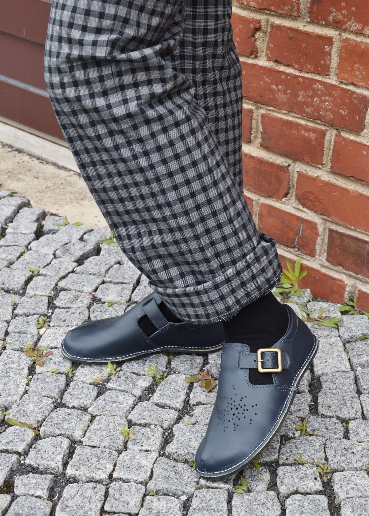 Chaussures minimalistes en cuir bleu foncé Kuuda, photographie 1