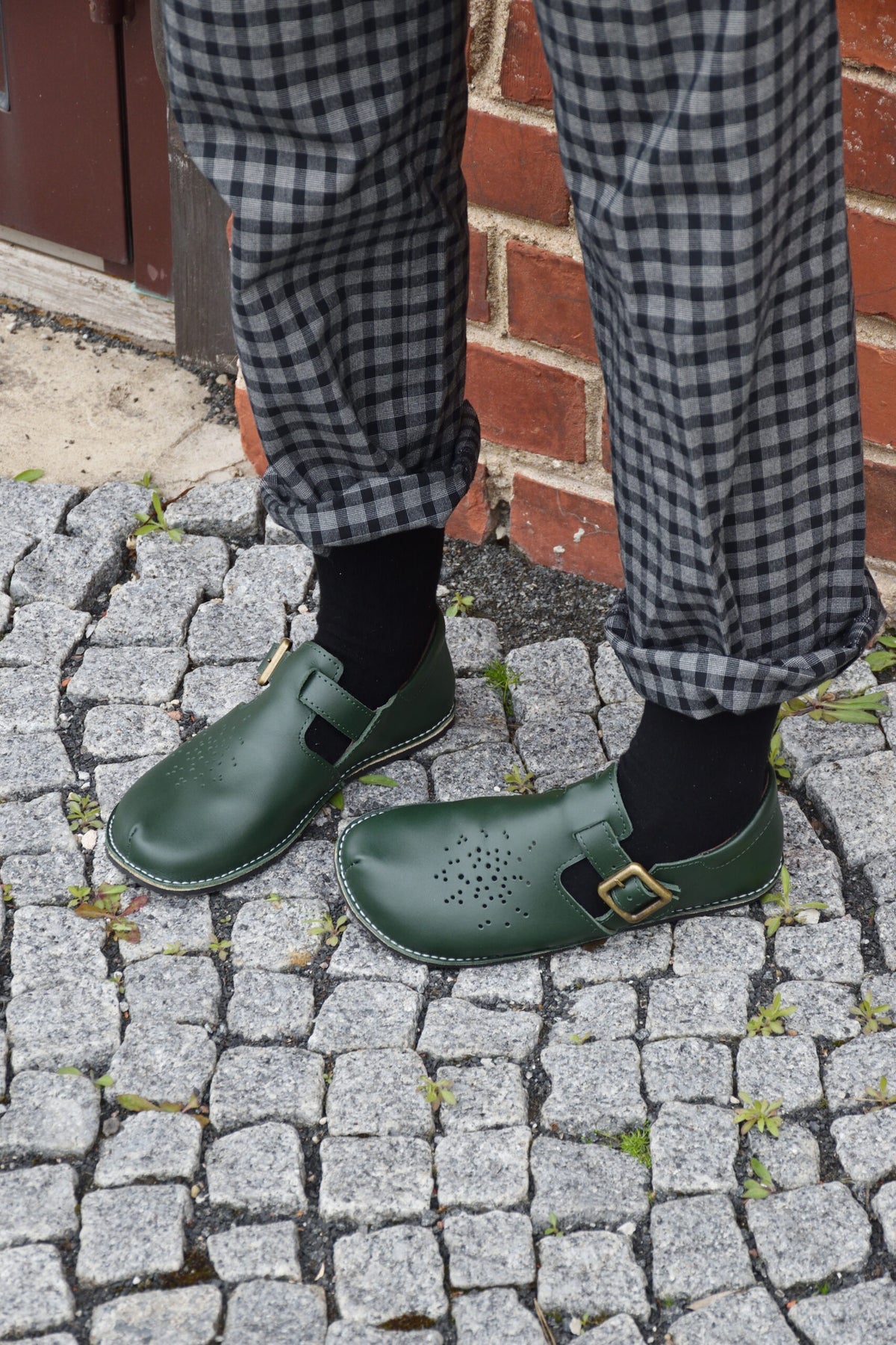 Chaussures minimalistes en cuir vert foncé Kuuda, photographie 2