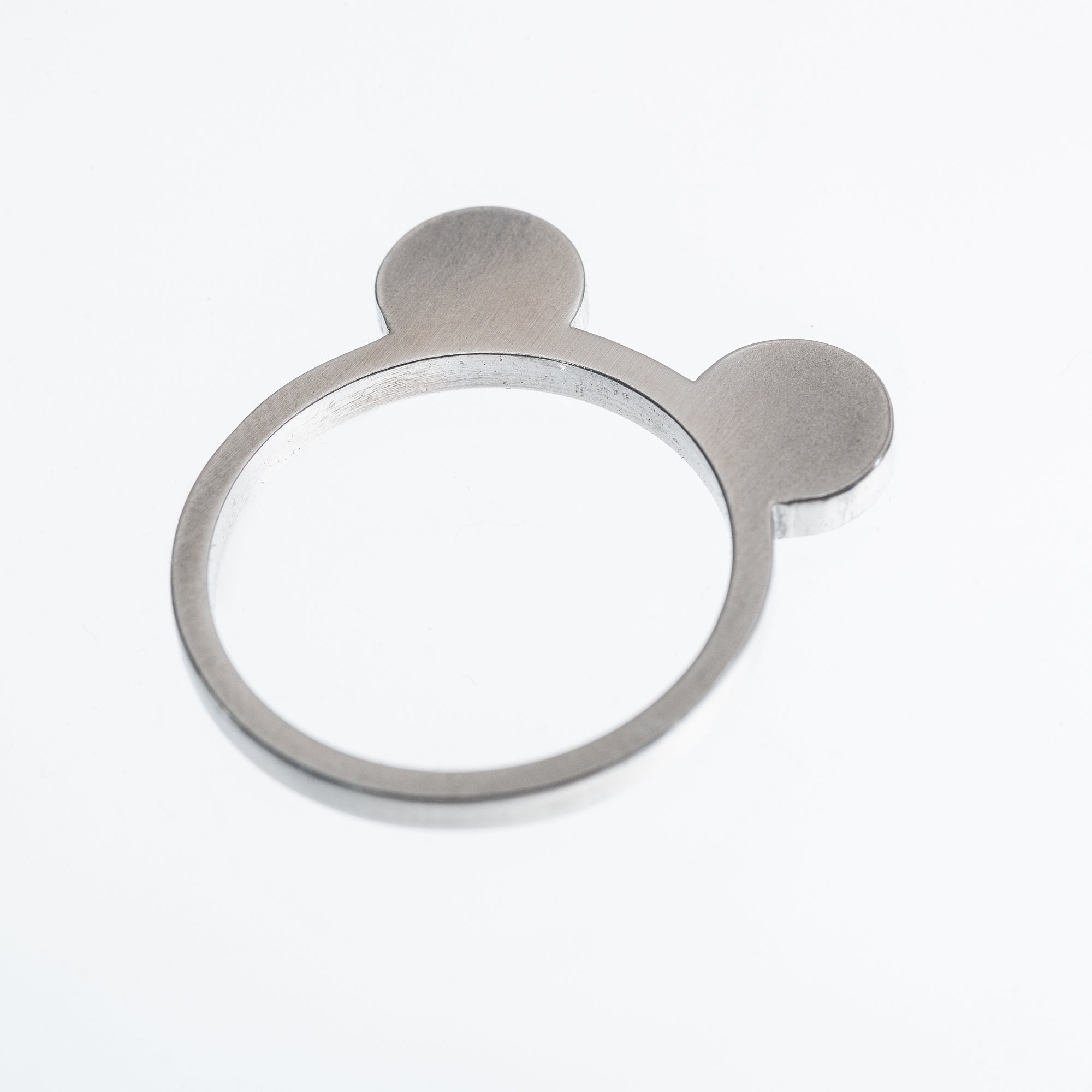 Bague Lentsius modèle Auris en acier inoxydable motif ours, vue produit