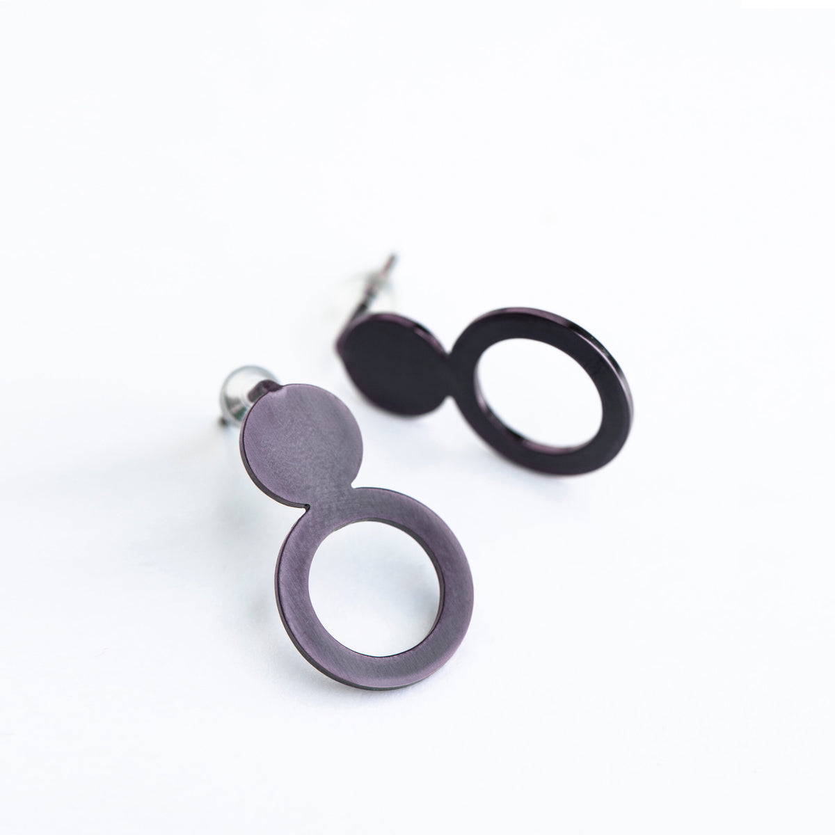 Boucles d'oreilles modèle Arc violettes, vue finale