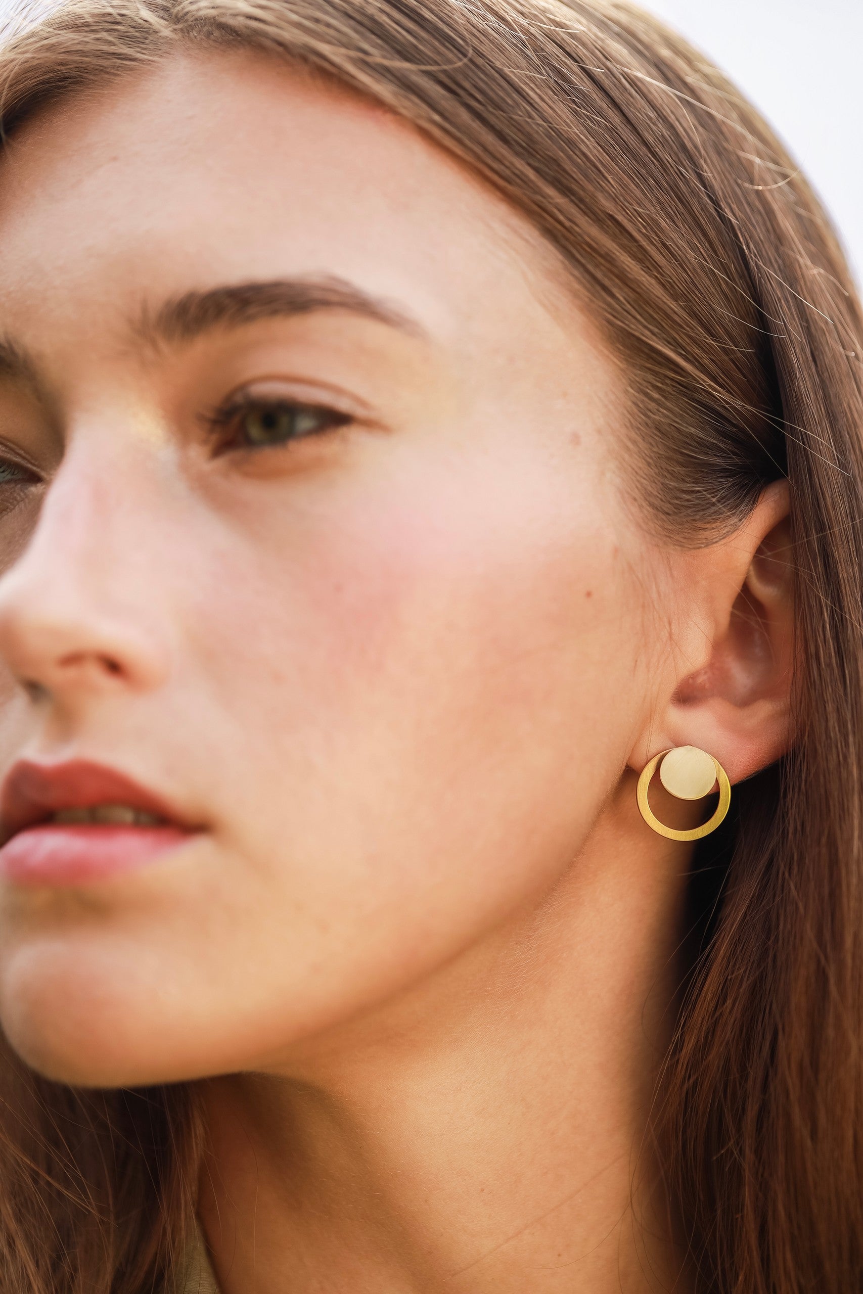 Boucles d'oreilles modèle Luna finition Sunlit, vue produit