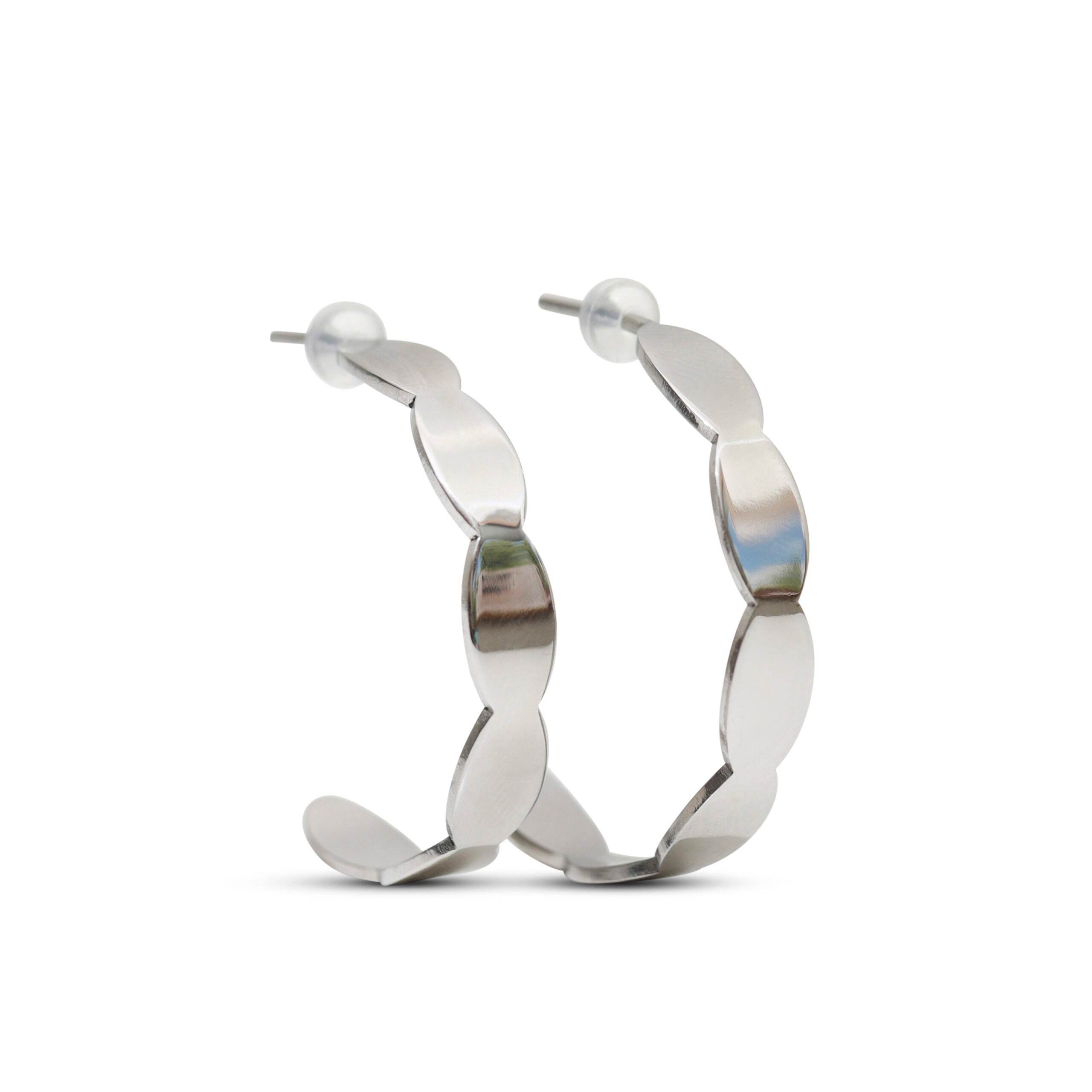 Boucles d'oreilles Lentsius modèle Mare créoles en acier poli, vue finale