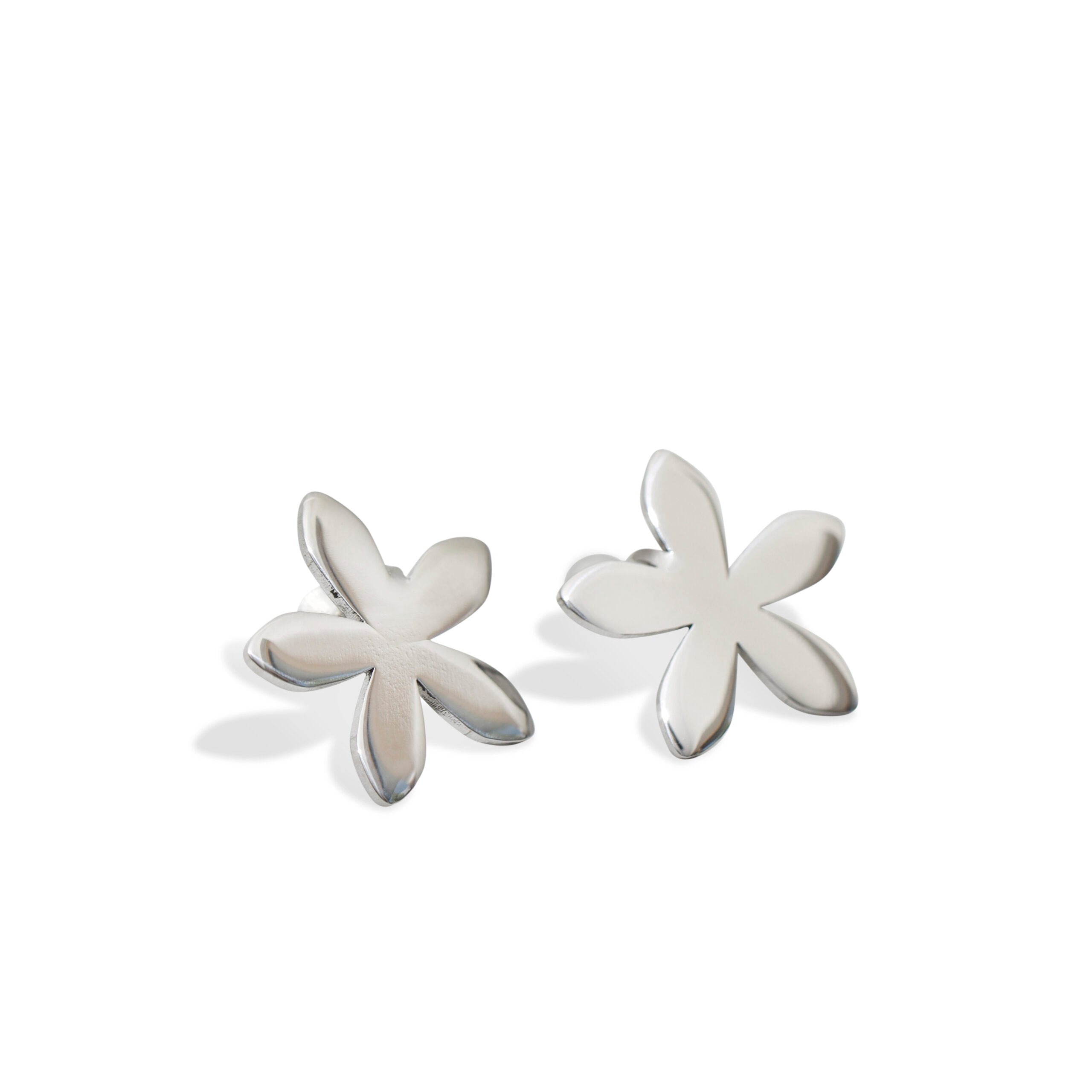 Boucles d'oreilles Lentsius upcyclées modèle Lilac en acier minimaliste, vue finale